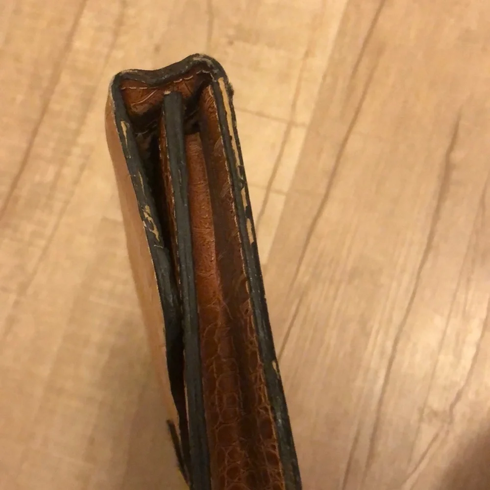 Briefcase Vintage - Looks like Croc!​ - Picture 10 of 13